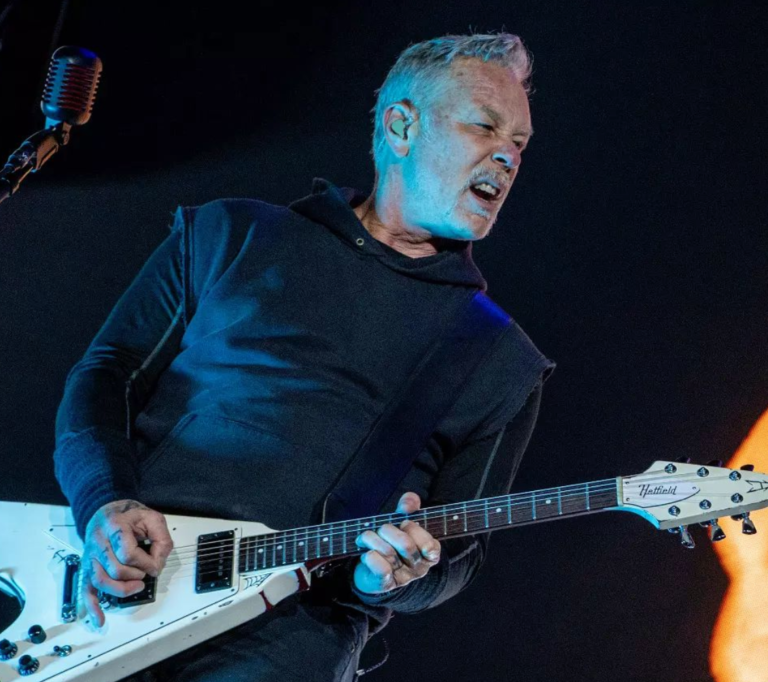 James Hetfield rompe en llanto en un concierto de Metallica:"Estoy viejo, no puedo tocar nunca más"