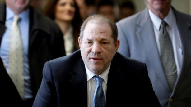 Se han autorizado cargos contra Harvey Weinstein, de 70 años, luego de una revisión de la evidencia recopilada por la policía metropolitana.