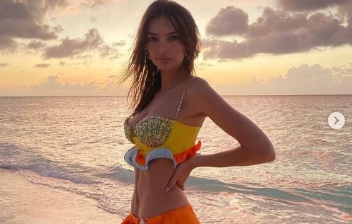 La modelo posa en bikini en las playas de Tulum