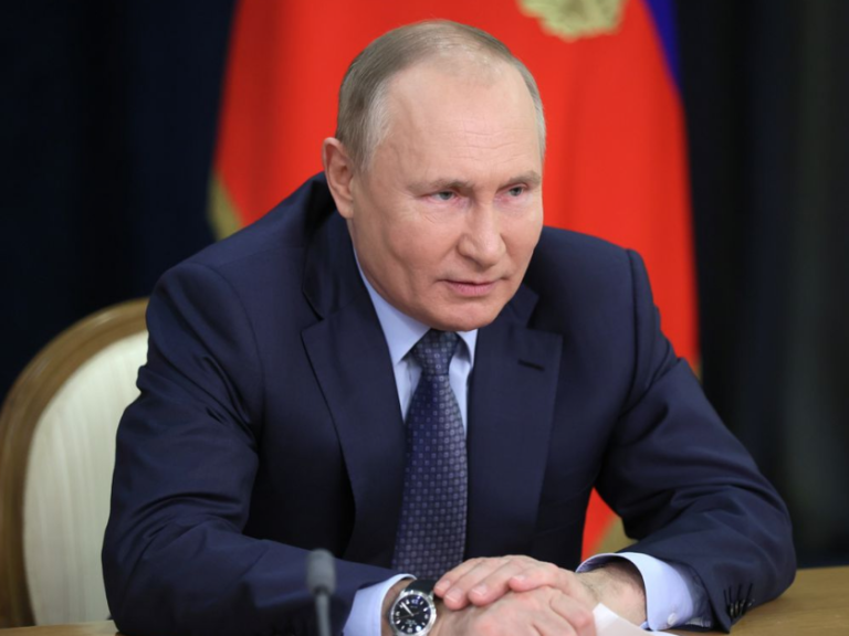 Inquietante video de Putin alimenta rumores sobre su salud